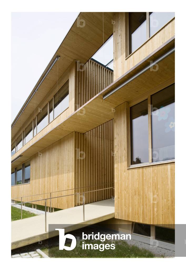 The communal centre (Gemeindezentrum) in Ludesch (Austria) presents a mix of programmes: a centre entirely constructed of wood, heating by biomassics and solar energy with a town hall as a meeting place. Architect Hermann Kaufmann, 2005
