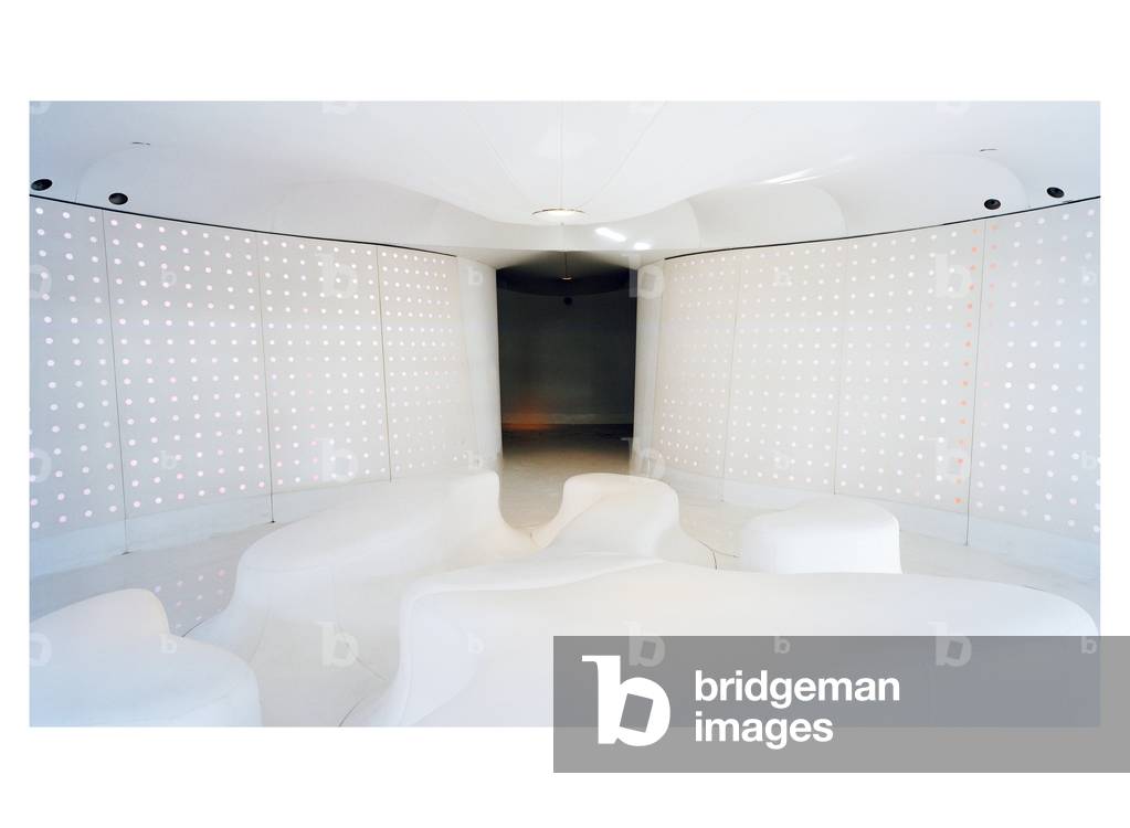 Space signed Kathryn Findlay inside the hotel Puerta America, 41 Avenida America in Madrid, Spain. Architecture 2005. Photography 13/09/05