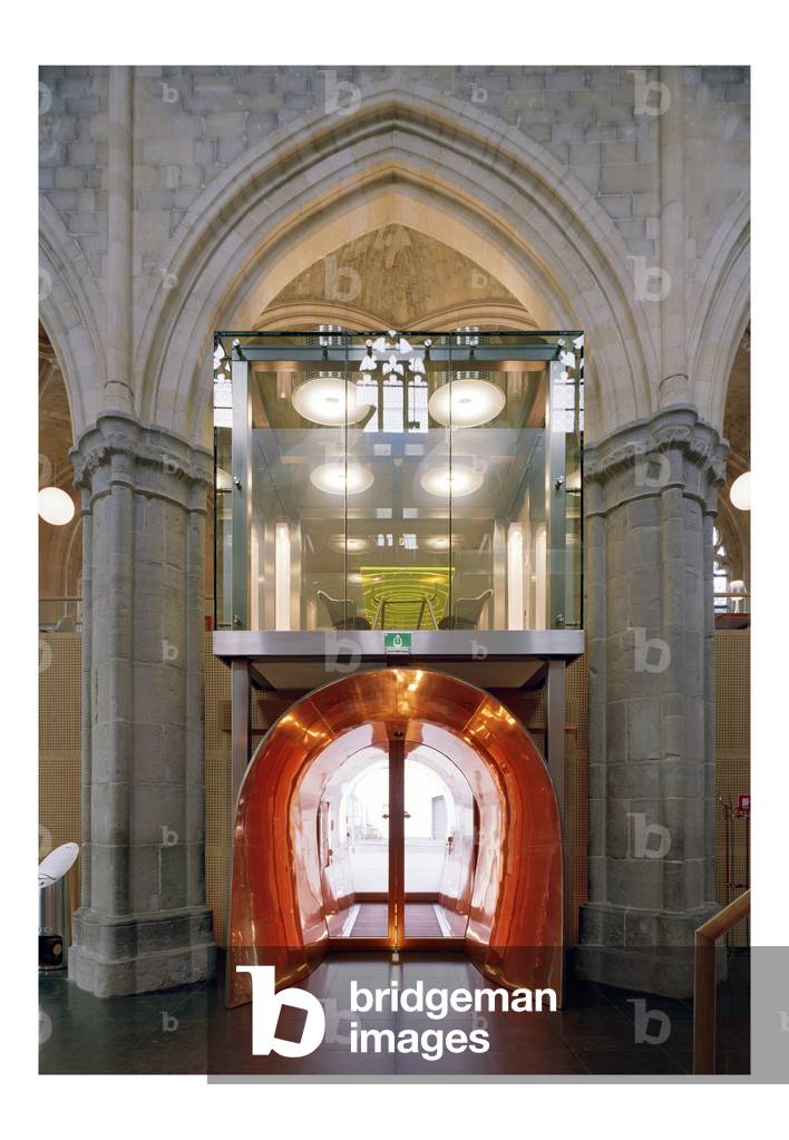 The hotel Kruisheren in Maastricht, Netherlands (Netherlands) realized by Satijn more architects and Vos interieur Mapertuus in 2005. Photography 15/03/06. In the heart of the historic centre of Maastricht, the 15th century Kruisherenklooster was inaugurated as a hotel in May 2005. In a very contemporary and innovative style and furniture by the Dutch interior architect Henk Vos (Maupertuus) and the famous lighting architect Ingo Maurer.