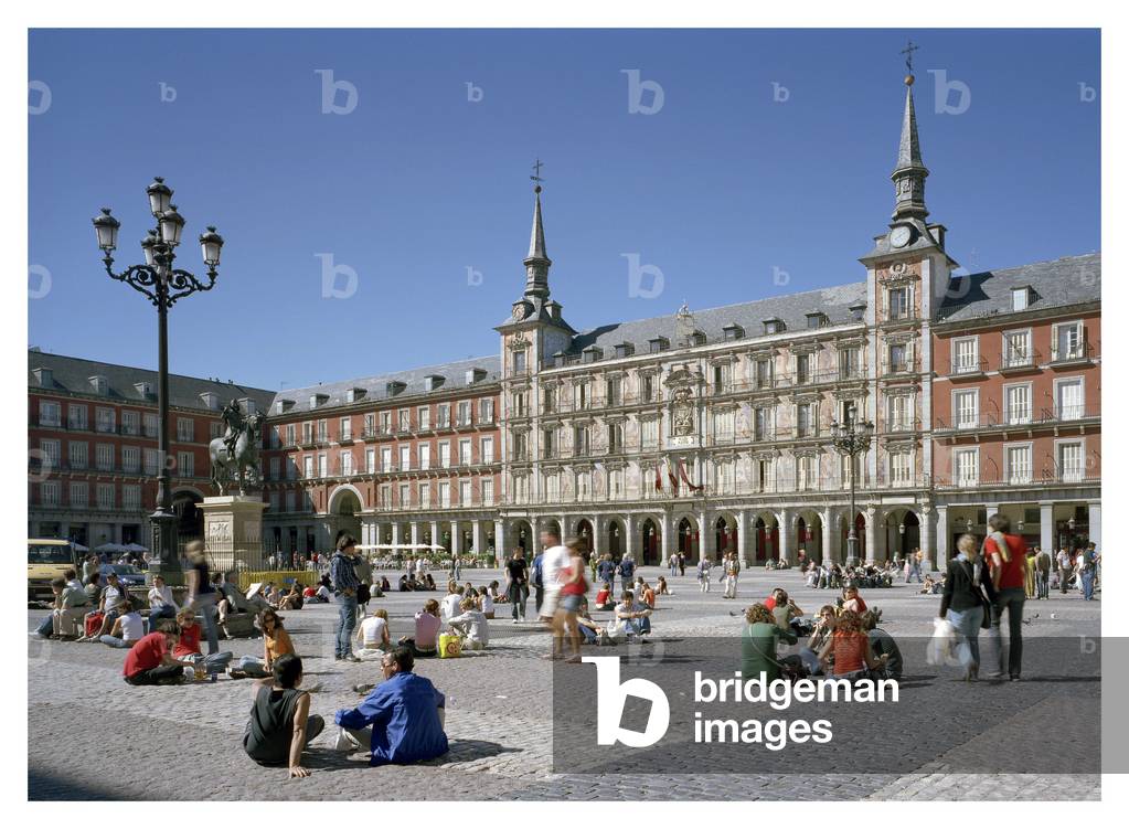 Plaza Mayor, architect Juan de Villanueva, 18th century, in Madrid (Spain). In the background, Casa de la Panaderia, 16th century. Photography 22/09/2005.