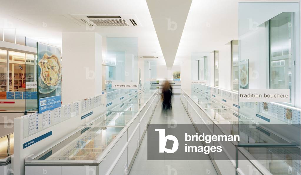 Picard generic shop in Issy les Moulineaux (Issy-les-Moulineaux), Hauts-de-Seine (Hauts de Seine), Ile de France, (Ile-de-France). Architecture by Christian Biecher, 2005. Photography 02/02/05.