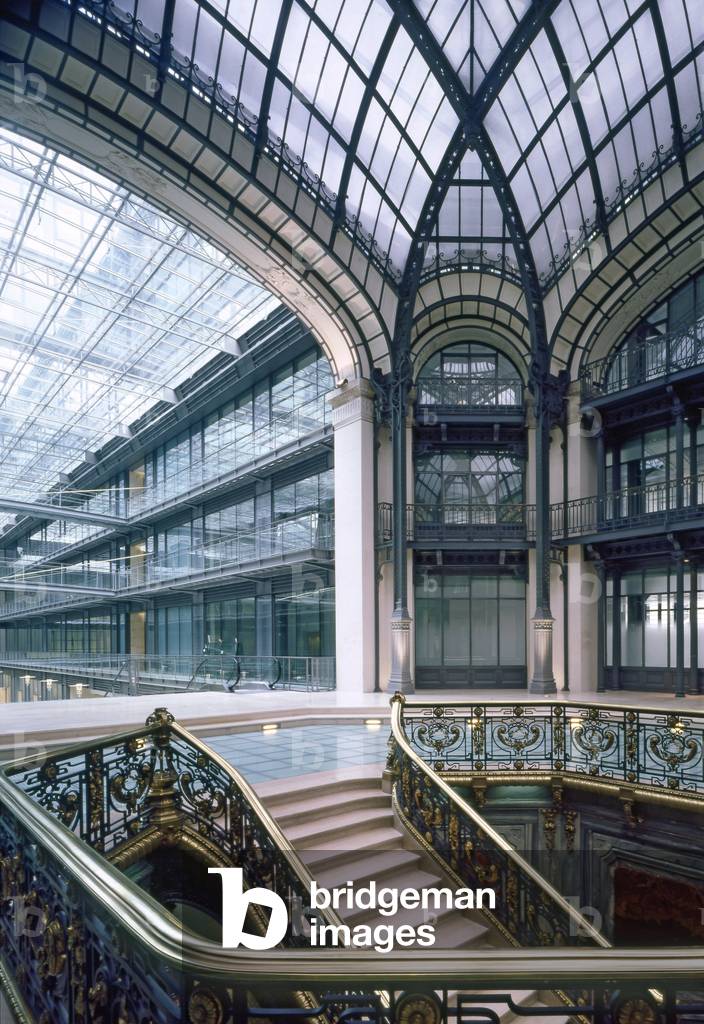 Le Centorial, Rehabilitation of the headquarters of Credit Lyonnais, 17-23 boulevard des Italians, Paris 2. The Centorial, restructuring of the former headquarters of Credit Lyonnais. It now includes 38,000 square meters of office space on eight levels. The old building has been completely demoli with the exception of the elements of historical monuments in particular the facade and the dome.