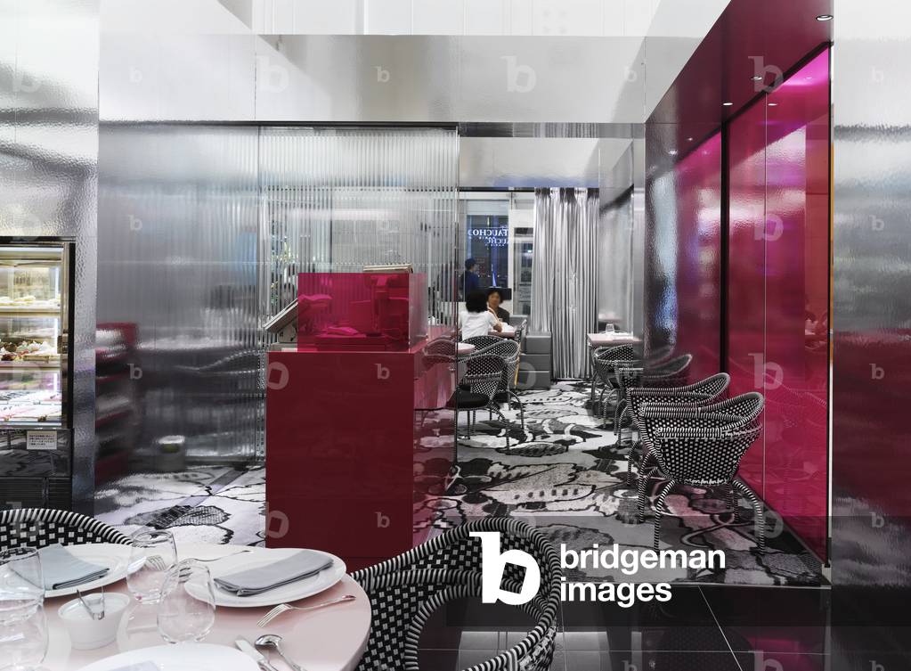 Le cafe Fauchon, Shinjuku, Tokyo. Architecture by Christian Biercher. Photography 30/05/07