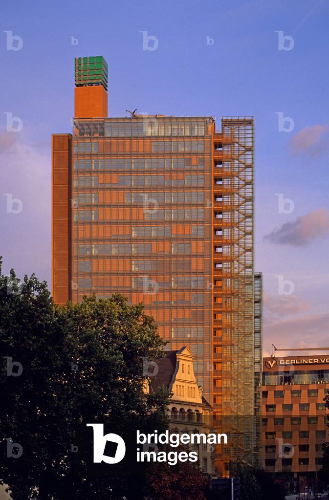 Volksbank Berlin (Germany). Construction 1994-1998, architects Zarata Isozaki and Steffen Lehmann. Photography 15/10/99.
