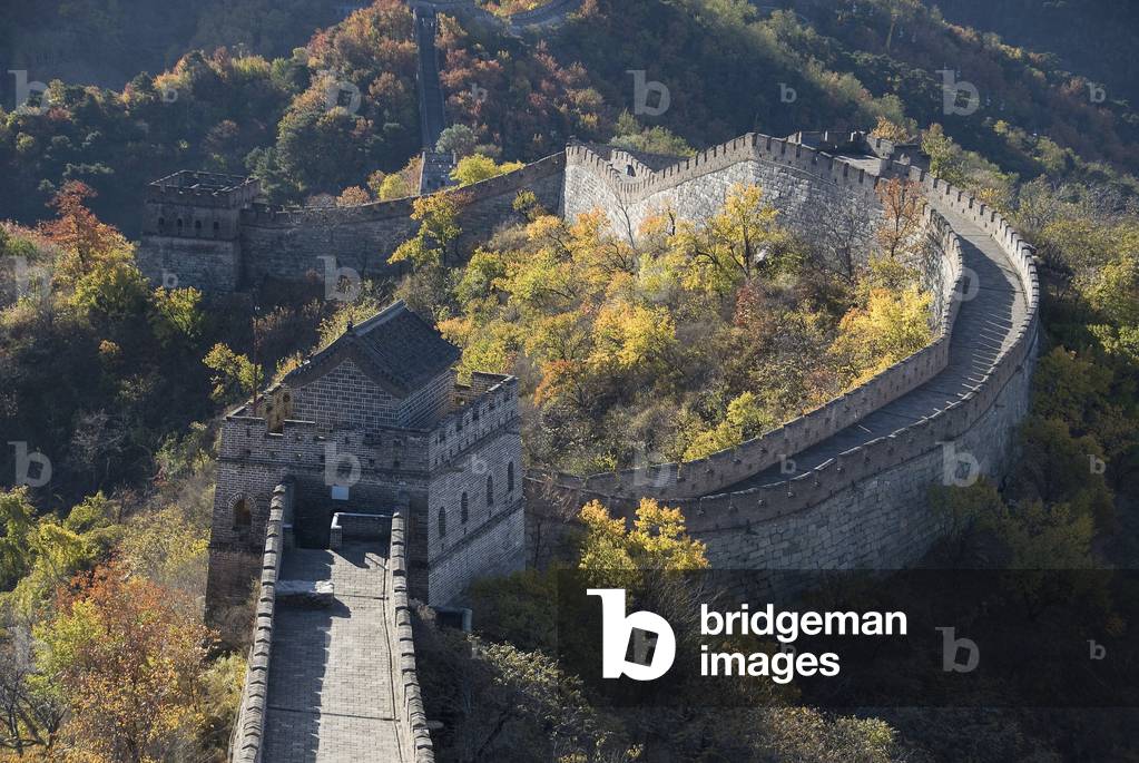 The Great Wall of China is close to Pekin. Construction of the Great Wall began in the 9th and 8th century BC, and continued for more than 2,000 years. If all its constructions and trunks spread across the vast region of North and Central China were combined, the Great Wall would extend over 50,000 km (100,000 li). Indeed, historical records show that since the Fighting Kingdoms, more than 20 feodal states and imperial dynasties have begun building defense walls. Photography 25/10/07