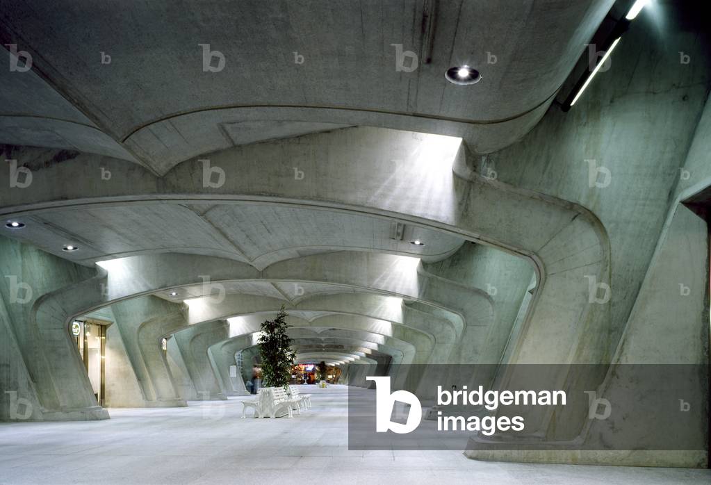 Stadelhofen station in Zurich, Switzerland. Realisation 1991, architect Santiago Calatrava. Photography 1991.