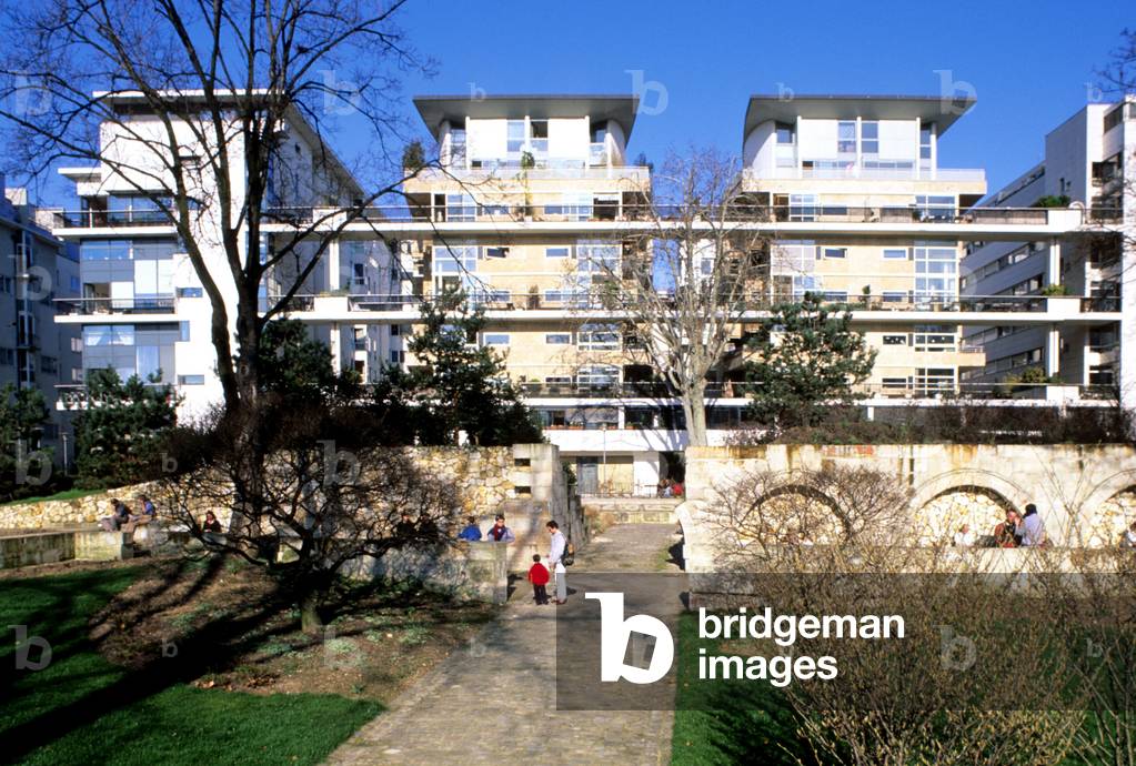 Parc de Bercy, Paris 75012. Architect: Bernard Huet with Madeleine Ferrand Jean-Pierre Feugas and Bernard Leroy - Landscapers: Ian Le Caisne and Philippe Raguin, 1993-1997. The Parc de Bercy has been brought to the site of the former Bercy wine warehouses.