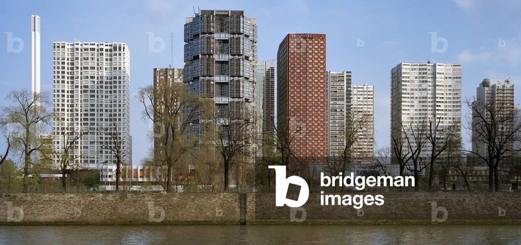 Quai de Grenelle Front de Seine Paris 15th arrondissement.