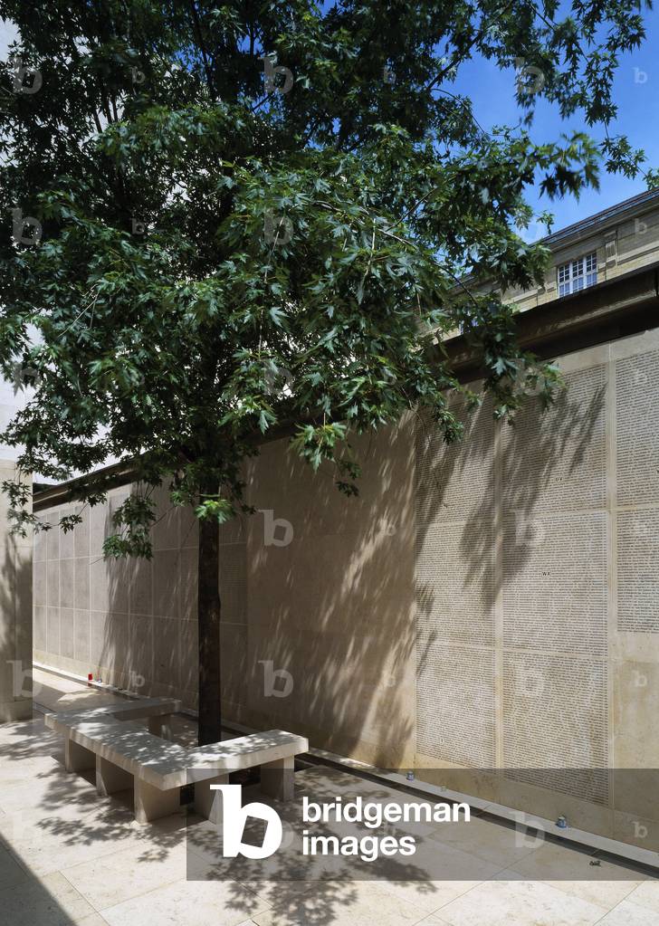 Le mur des Names au Memorial de la Shoah, 17 rue Geoffroy l'Asnier, Paris 4. Architect Antoine Jouve, Simon Vignaud, 2005