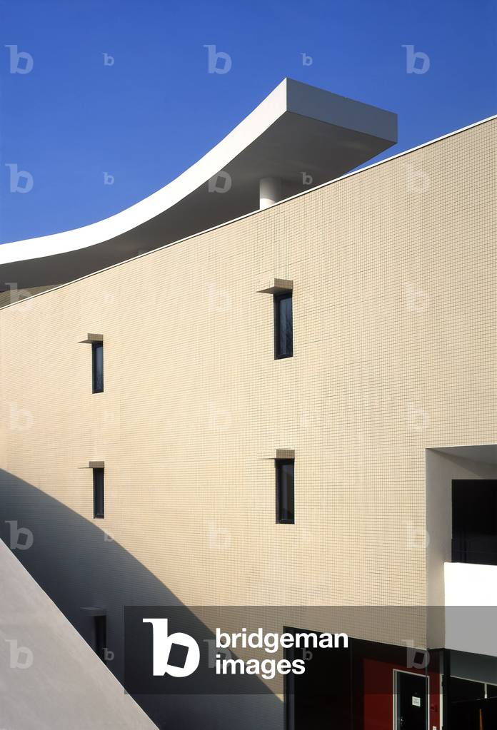 Facade of the University of Law and Economics in Evreux (Eure). Architects Jean Dubus and Jean Pierre Lott.æ