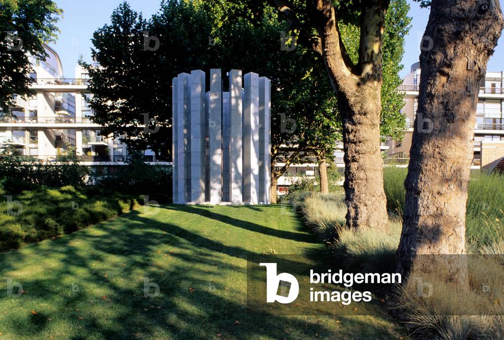 Parc de Bercy, Paris 75012. Architect: Bernard Huet¿ with Madeleine Ferrand Jean-Pierre Feugas and Bernard Leroy - Landscapers: Ian Le Caisne and Philippe Raguin, 1993-1997. The Parc de Bercy has been brought to the site of the former Bercy wine warehouses.