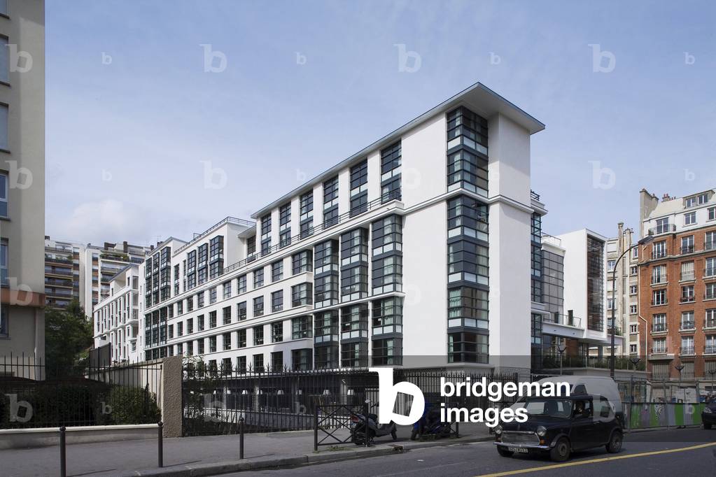 Le Mama Shelter, Philippe Starck hotel, 109 rue de Bagnolet, 75020 Paris. Architecture by Roland Castro for the exterior and Philippe Starck for the interior, 2008. Imagine by the family Trigano (founder of Club Med) and Cyril Aouizerate, philosopher, MAMA SHELTER hotel of 172 rooms, was designed by Philippe Starck. Photography 08/09/08.