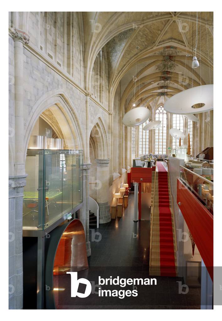 The hotel Kruisheren in Maastricht, Netherlands (Netherlands) realized by Satijn more architects and Vos interieur Mapertuus in 2005. Photography 15/03/06. In the heart of the historic centre of Maastricht, the 15th century Kruisherenklooster was inaugurated as a hotel in May 2005. In a very contemporary and innovative style and furniture by the Dutch interior architect Henk Vos (Maupertuus) and the famous lighting architect Ingo Maurer.