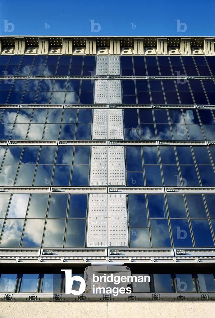 Office block, Paris. Architecture by Stanislas Fiszer, 1991.