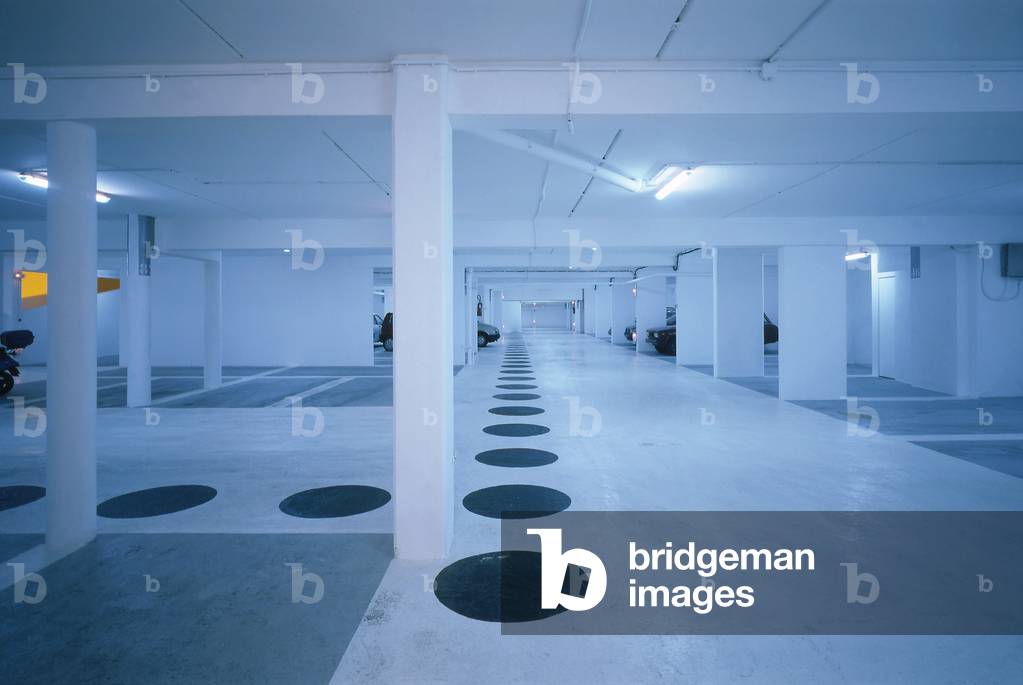 Parisian parking of the OPAC of the city of Paris. Architecture by Jacqueline Dauriac. Photography 1996