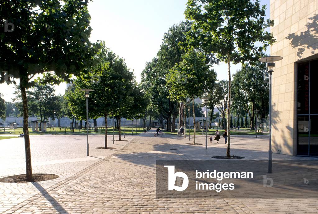 Parc de Bercy, Paris 75012. Architect: Bernard Huet¿ with Madeleine Ferrand Jean-Pierre Feugas and Bernard Leroy - Landscapers: Ian Le Caisne and Philippe Raguin, 1993-1997. The Parc de Bercy has been brought to the site of the former Bercy wine warehouses.