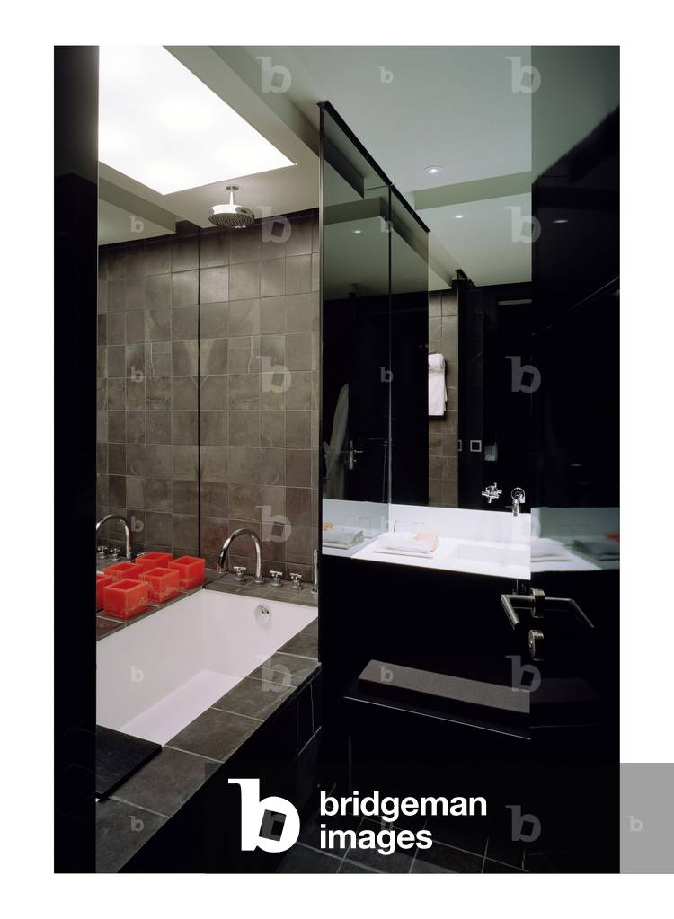 A bathroom signed Vittorio y Lucchino inside Hotel Puerta America, 41 Avenida America in Madrid, Spain. Architecture 2005. Photography 13/09/05