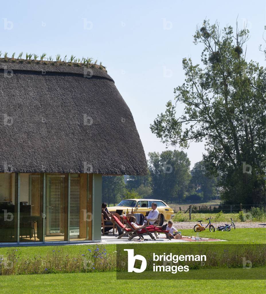 House “” Chaume 01”” in Bourg Achard (Bourg-Achard) in Haute-Normandie (Haute Normandie), France. Architecture of CO-BE Architecture and Landscape, 2007. Photography 10/06/07