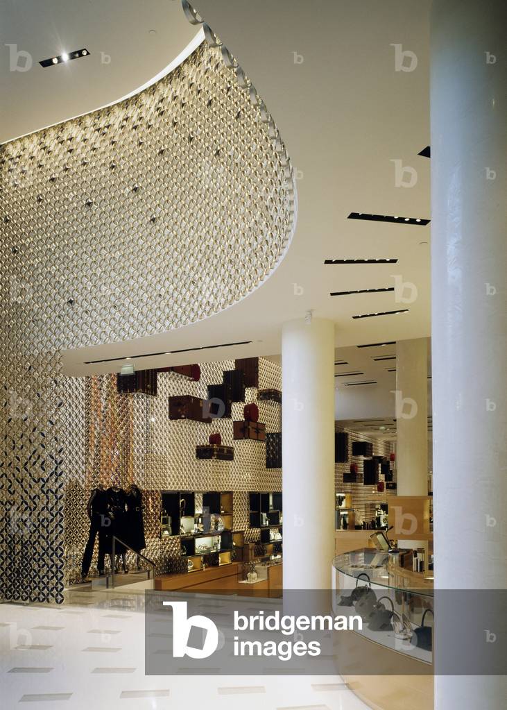 Le magasin Louis Vuitton, 101 Avenue des Champs elysees, Paris 8 Architecture by Peter Marino, 2005. Peter Marino signs the interior design of the largest Louis Vuitton store. Photography 10/10/05