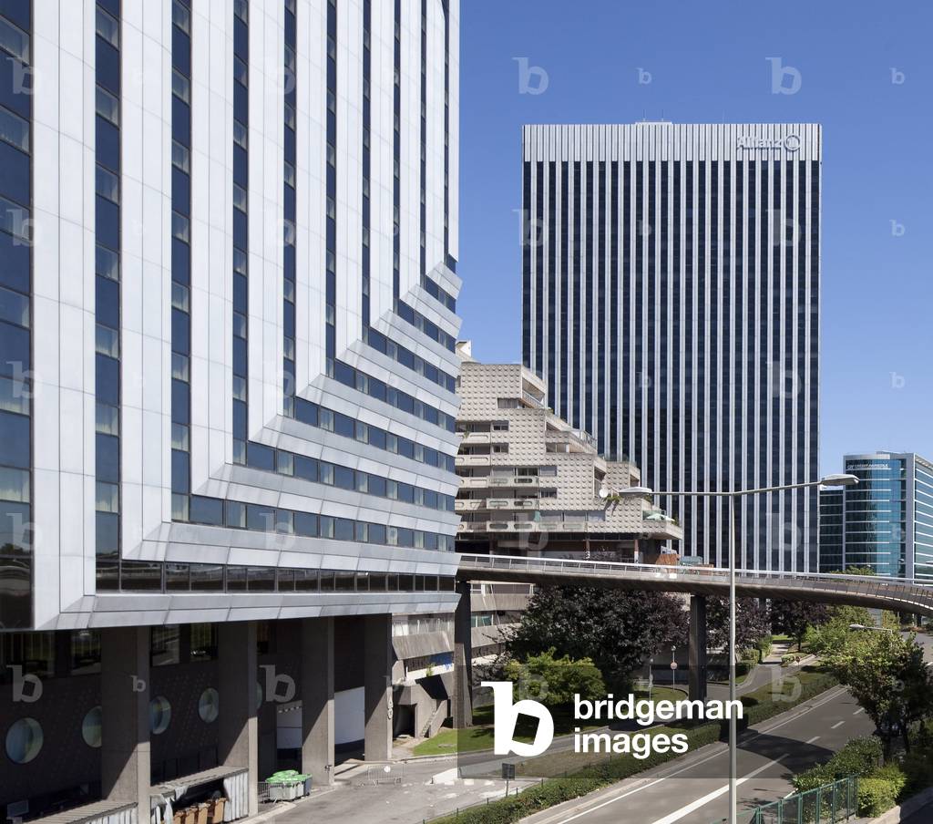 Hotels Ibis and Novotel and the Allianz-Neptune Tower, 4 and 2 boulevard de Neuilly - Courbevoie, 1984 - Jacques Binoux, Michel Folliasson, Abro, Henry Kandjian, Tour Allianz-Neptune, 20 place de la Seine - Courbevoie, 1975 - Jacques Binoux, Michel Folliasson, Abro, Henry Kandjian (c) Luc Boegly/Abro Binoux Jacques Folliasson Michel Kandjian Henri/Artedia/ Leemage