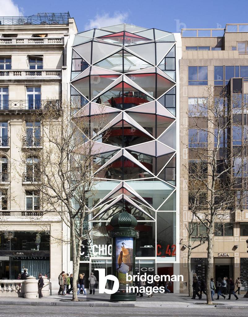 Le C42, Citroen showroom, 42 avenue des Champs- Elysees (Champs Elysees), Paris 8, France. Architecture of Manuel Gatrand, 2007. Photography 10/04/08