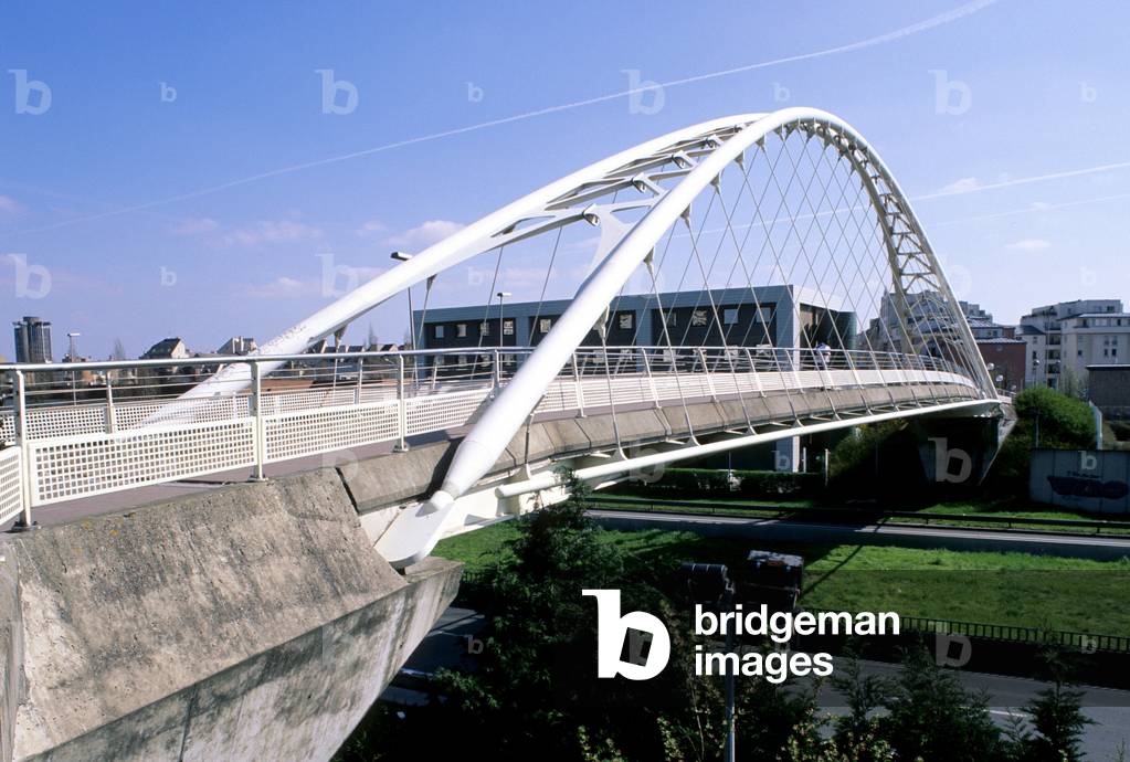 Passerelle Oudry - Mesly (Oudry-Mesly) to Creteil, Val-de-Marne (Val de Marne), Ile-de-France (Ile de France). Pietonniere Bridge Architecture of Santiago Calatrava, 1987-1988. Photography 10/04/99