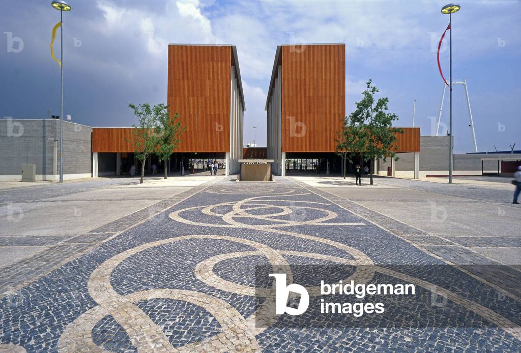 The North Gate has the Universal Exhibition in Lisbon (Portugal), 1998.