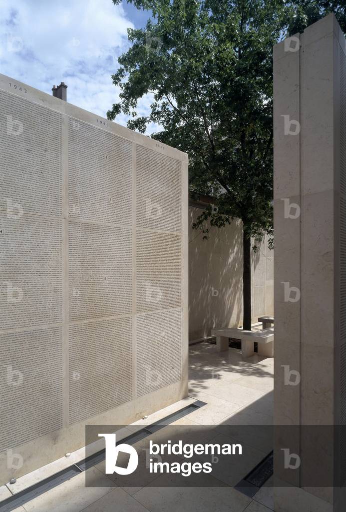 Le mur des Names au Memorial de la Shoah, 17 rue Geoffroy l'Asnier, Paris 4. Architect Antoine Jouve, Simon Vignaud, 2005