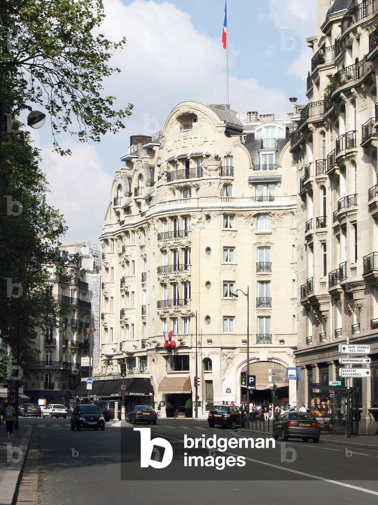 L'Hotel Lutetia, Boulevard Raspail, Paris 6th arrondissement. Architects Louis-Charles (Louis Charles) Boileau (1837-1914) and Henri Tauzin, construction 1911. Photography 07/05/06.