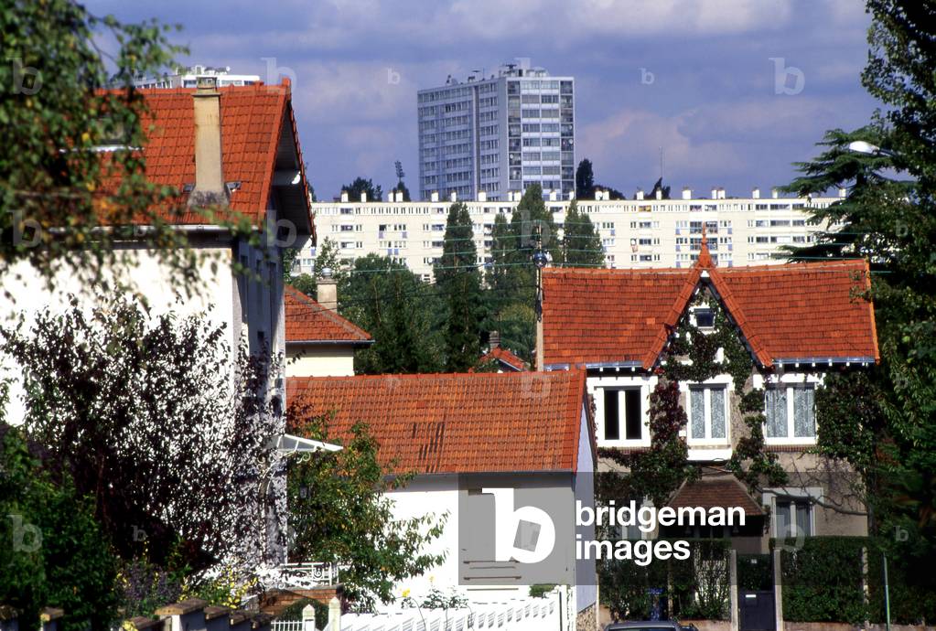 Urban landscape. Housing real estate in Sceaux (Hauts de Seine). Photography 10/10/02.