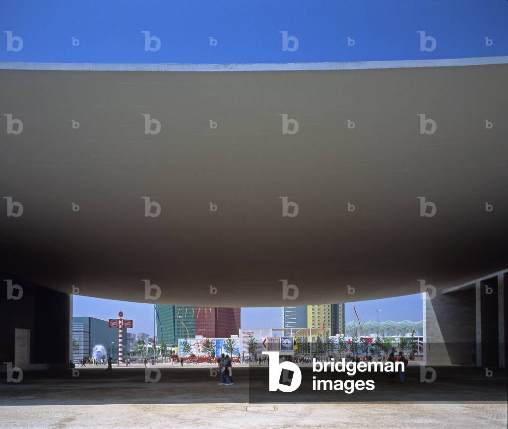 The Pavilion of Portugal has the Universal Exhibition in Lisbon (Portugal), in 1998. Architects Cecil Balmond, Alvaro Siza Vieira and Eduardo Souto de Moura.