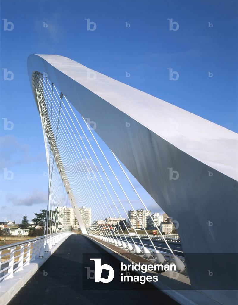Pont de l'Europe in Orleans, Loiret (45), Centre, France. Architecture of Santiago Calatrava, 1996-2000. Photography 2000