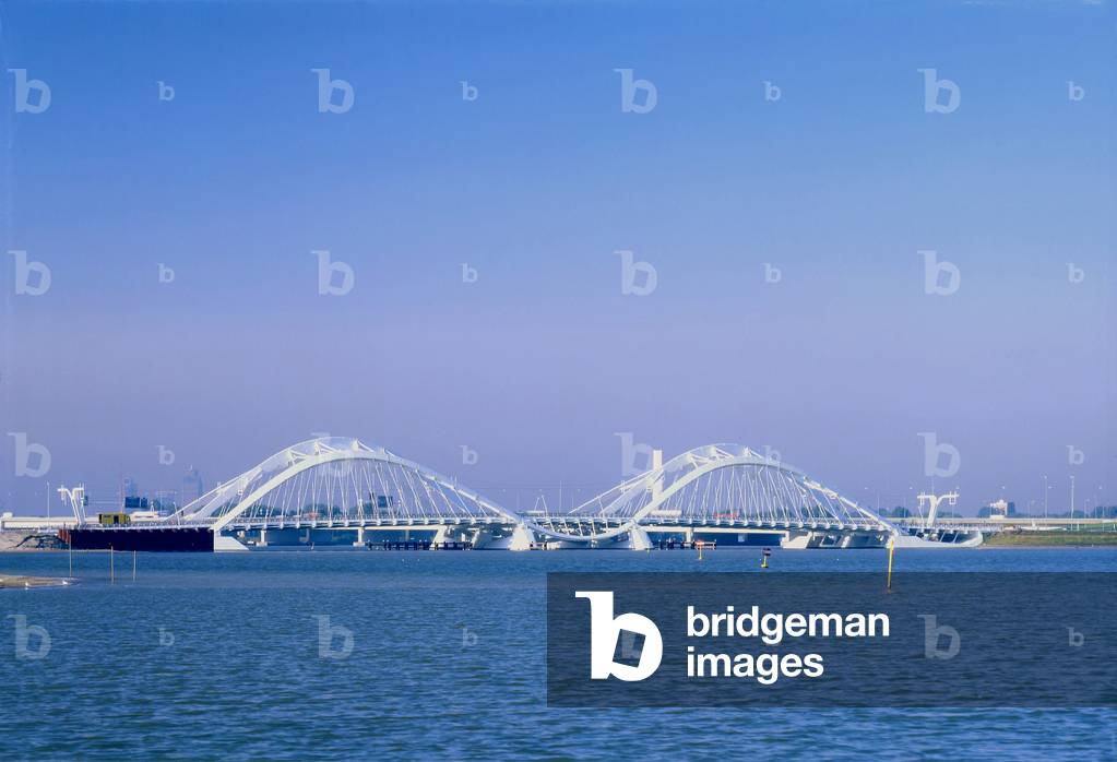 Ijburg Bridge to Amsterdam, Netherlands (Netherlands). Bridge over the Ijmeer. Nicholas Grimshaw Architecture, 1997-2001. Photography 2001