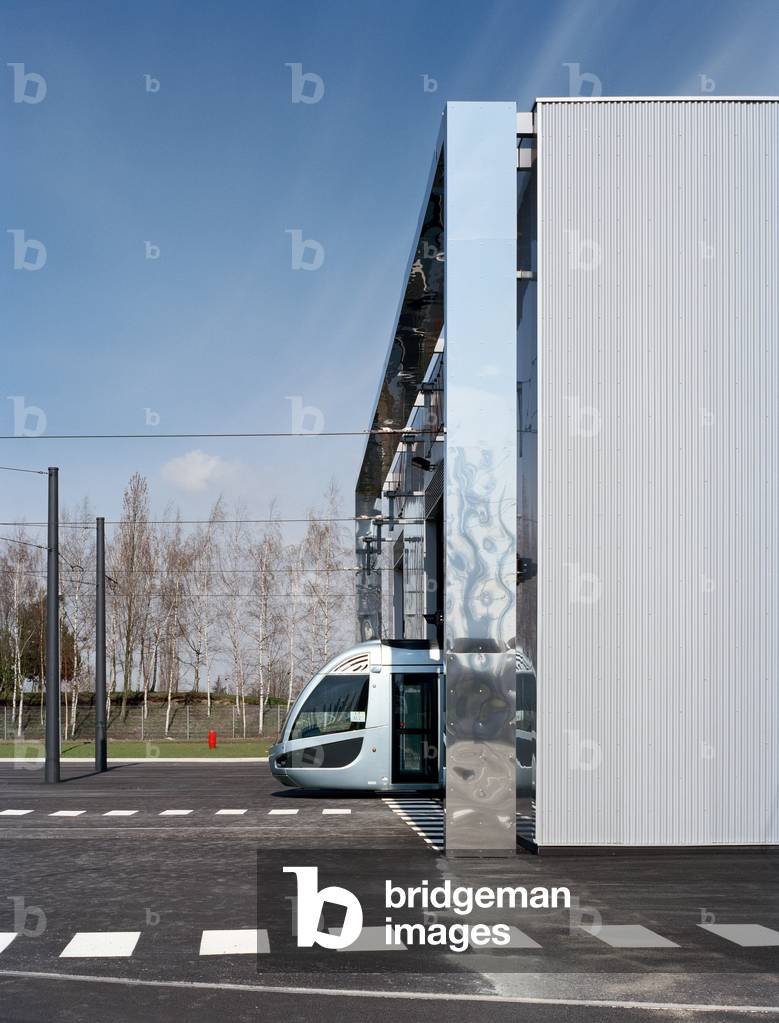 The warehouse of the Tramways of Valenciennes, Nord, Nord Pas De Calais. Architecture by Jacques Ferrier, 1999-2006. Photography 09/03/07