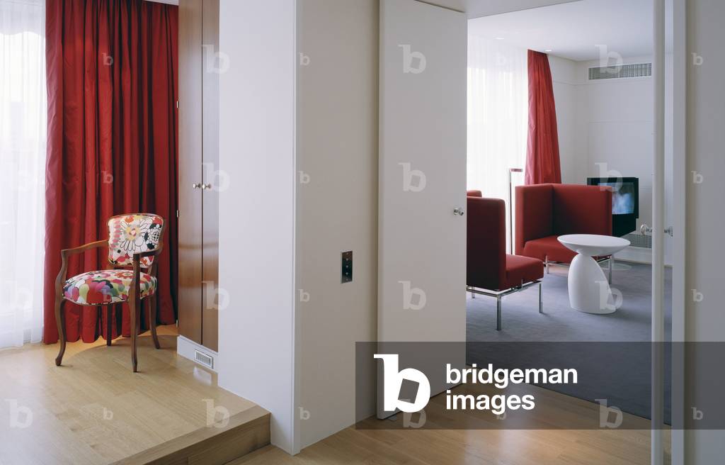 L'hotel de Sers, 41 Avenue Pierre Premier de Serbian, Paris 8, France. Architecture by Vidalenc Architects, 2004.