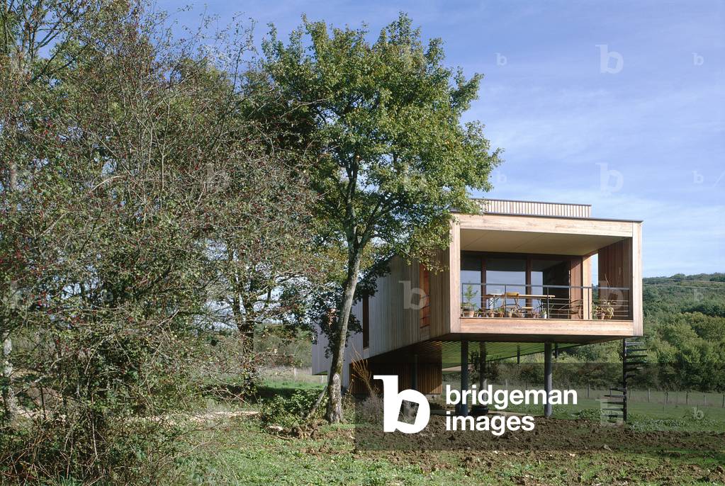 A detached house in Grachaux in Haute-Saone (Haute Saone), Franche-Comte (Franche Comte), France. Architecture by Bernard Quirot and Olivier Vichard, 2001. Photography 10/08/01