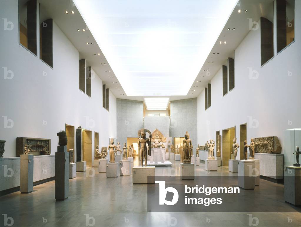 Musee Guimet, Musee national des arts asians, 6 place d'Iena in Paris 75016. Rehabilitation 2001, architects Henri and Bruno Gaudin. Photography 2001.