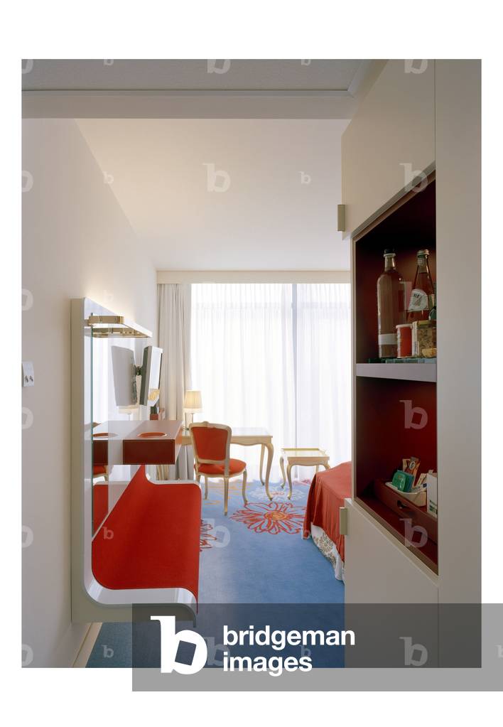 Hotel Radisson SAS Frankfurt, Germany. Architecture by John Seifert, Adam D. Tihany and Matteo Thun, 2005. Hotel Radisson SAS Frankfurt is designed by John Seifert architects as well as Adam D. Tihany and Matteo Thun for interior architecture. Photography 02/03/06