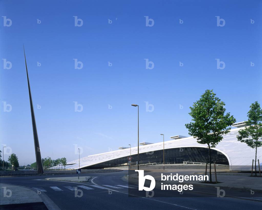 The Ecole Superieure d'Engineeurs en Electronics et Electrotechnique (ESIEE), Marne la Vallee. Architect Dominique Perrault, 1984-1987.