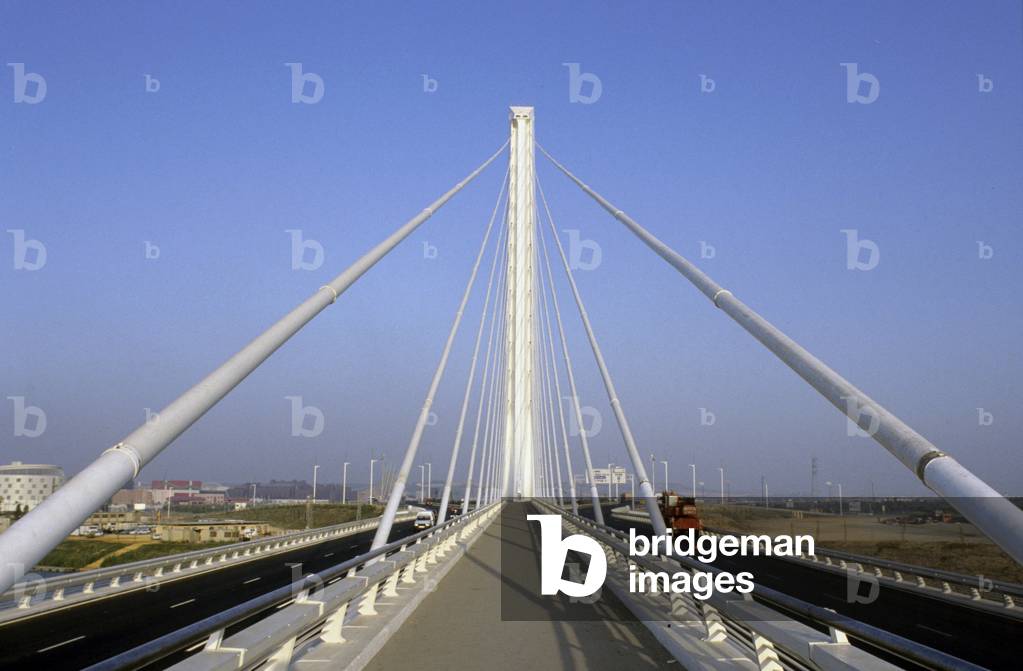 Bridge Felipe II (Felipe 2) in Barcelona, Spain. Architecture of Santiago Calatrava, 1992. Photography 1992.