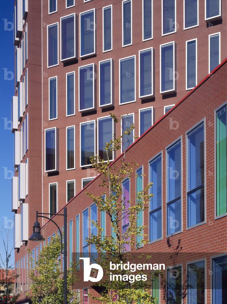 Building 270, 45 avenue Victor Hugo in Aubervilliers, Ile de France. Architecture by Olivier Brenac and Xavier Gonzales, 2005