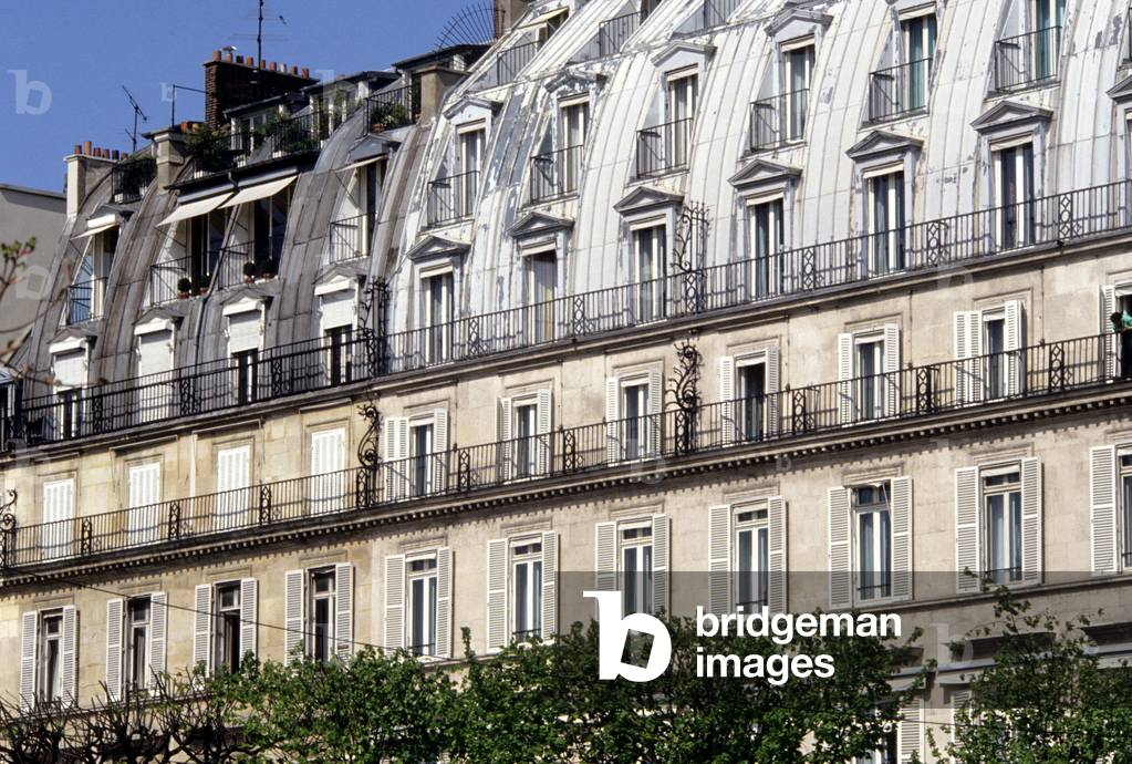 Facade of buildings, rue de Rivoli in Paris. Photography 10/05/06.