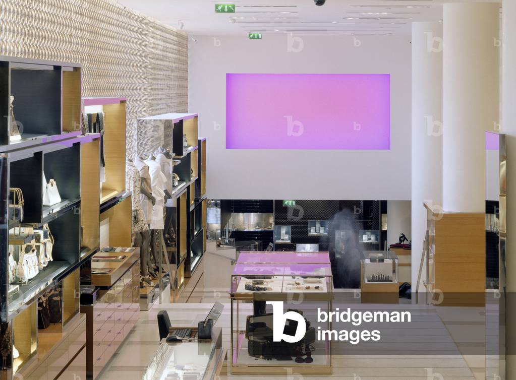Le magasin Louis Vuitton, 101 Avenue des Champs elysees, Paris 8 Architecture by Peter Marino, 2005. Peter Marino signs the interior design of the largest Louis Vuitton store. Photography 10/10/05