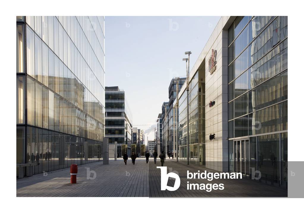 Parvis du MK2 Bibliotheque, 128-162 avenue de France, Paris 75013. Realisation 2003, architect Jean Michel Wilmotte. Photography 15/03/06.