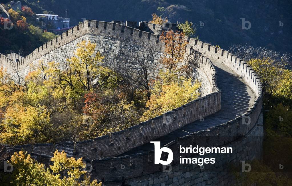 The Great Wall of China is close to Pekin. Construction of the Great Wall began in the 9th and 8th century BC, and continued for more than 2,000 years. If all its constructions and trunks spread across the vast region of North and Central China were combined, the Great Wall would extend over 50,000 km (100,000 li). Indeed, historical records show that since the Fighting Kingdoms, more than 20 feodal states and imperial dynasties have begun building defense walls. Photography 25/10/07