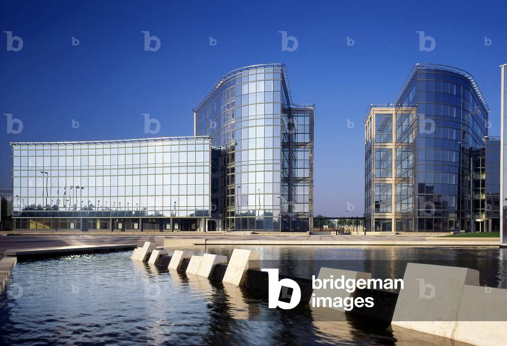 Immeuble les Pavois (“Les Pavois””” block), Paris Nord II, Roissy. Architecture of Arte Charpentier under the direction of Jean Marie Charpentier (Jean-Marie Charpentier), 1991.