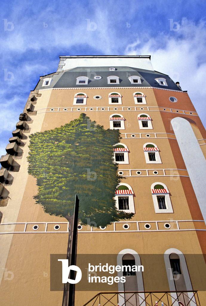 Painted wall, 78 quai Jemmapes, Paris 10 Designer: Rieti, 1988