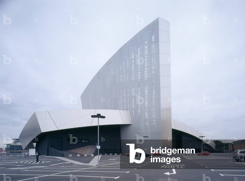 Imperial War Museum in Manchester (United Kingdom). Architect Daniel Libeskind, 2002. Photography 2002.