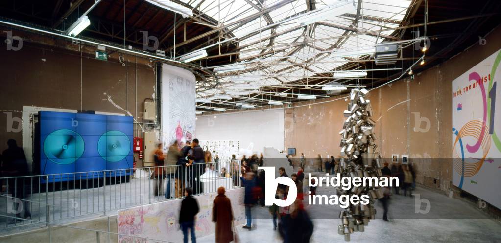 Palais de Tokyo a Paris Palais de Tokyo, Avenue du President Wilson, Paris 75016. Architects: A Aubert, P. Viard, JC Dondel and M. Dastugue, 1937. Built for the 1937 World Exhibition, the International Exhibition of Arts and Techniques in the Modern City. The Palais de Tokyo is a small part of the Luxembourg Museum and the Peure Palais too narrow to accommodate municipal collections. It owes its name to the Tokyo wharf, now New York Avenue. Photography 10/09/03