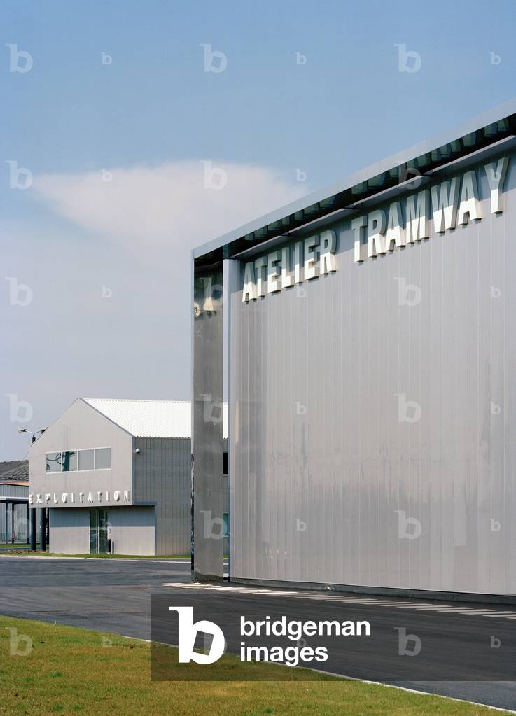The warehouse of the Tramways of Valenciennes, Nord, Nord Pas De Calais. Architecture by Jacques Ferrier, 1999-2006. Photography 09/03/07